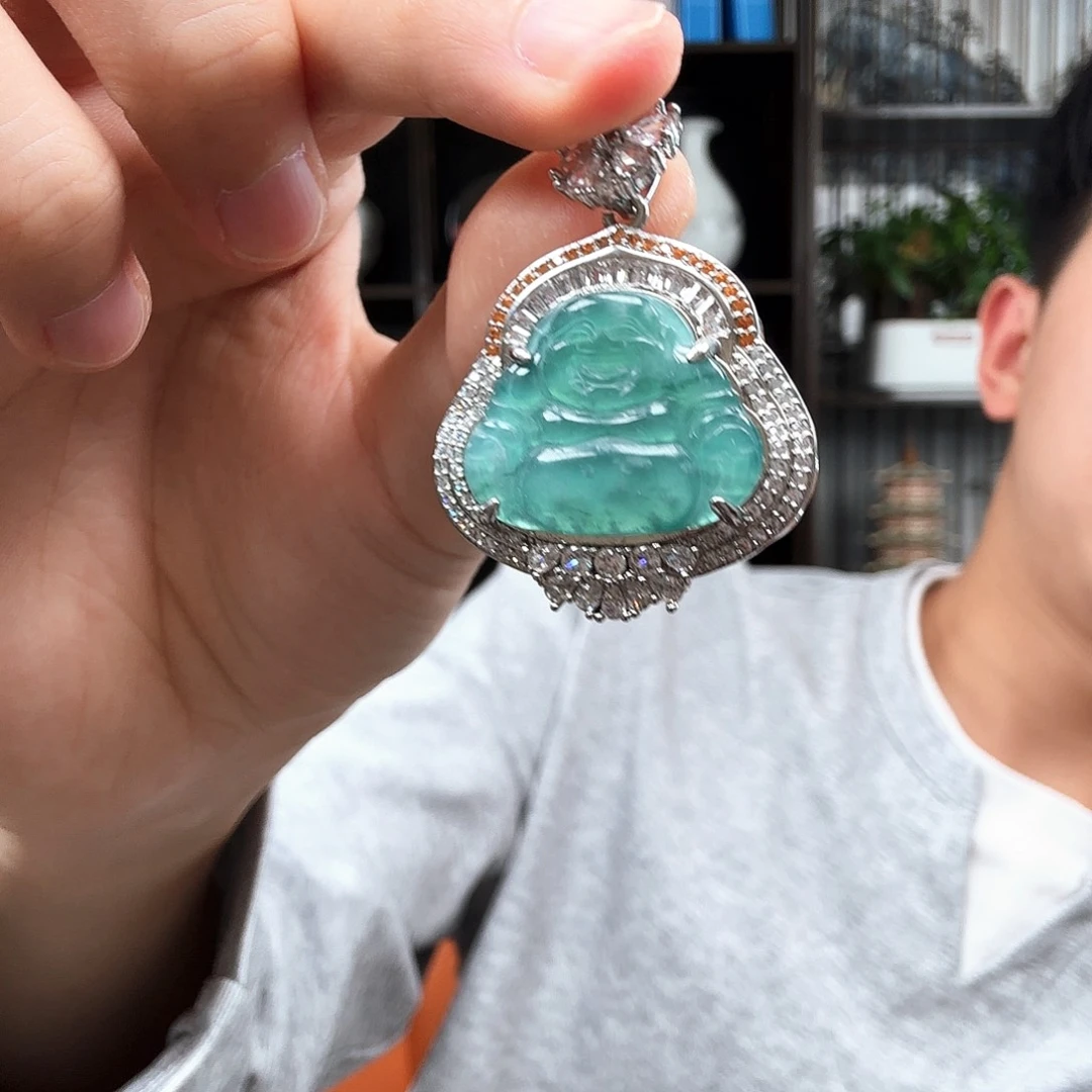 翡翠未镶嵌颈饰bnnnbbjjjjjjjj