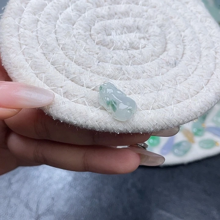 翡翠未镶嵌挂件冰飘花貔貅