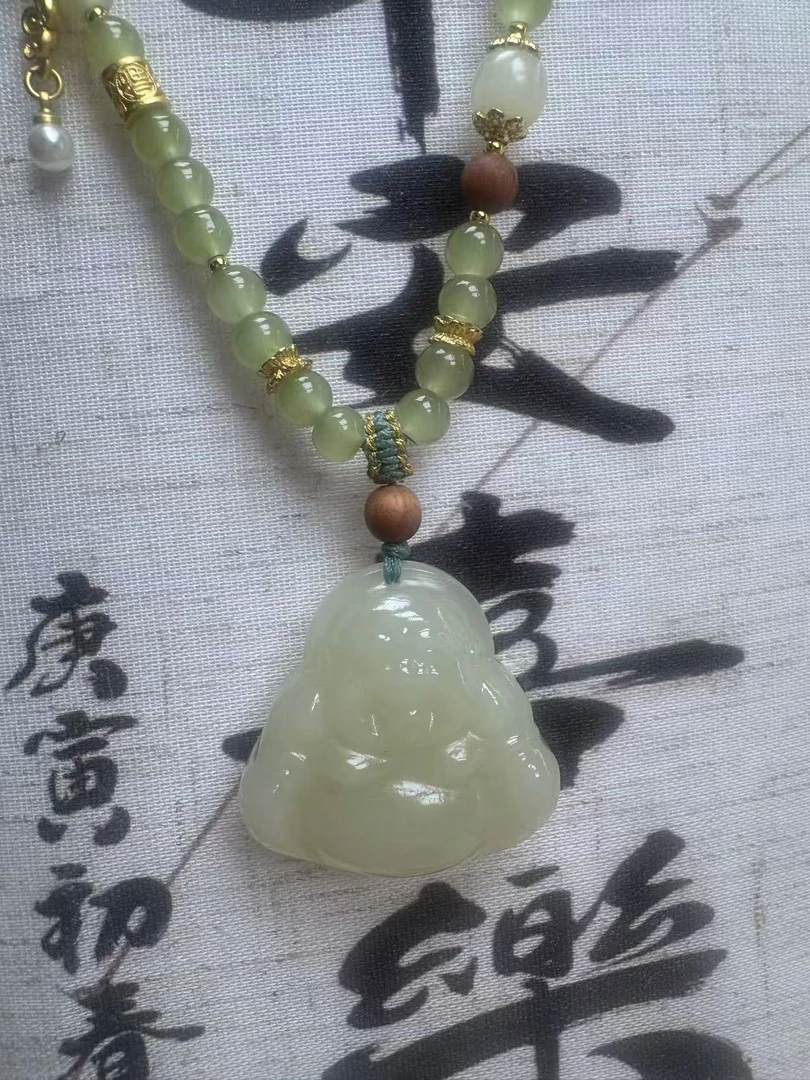 天然晴水大肚弥勒佛吊坠（重工珠串深色绳