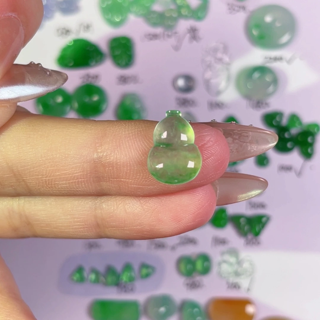 翡翠未镶嵌颈饰裸石