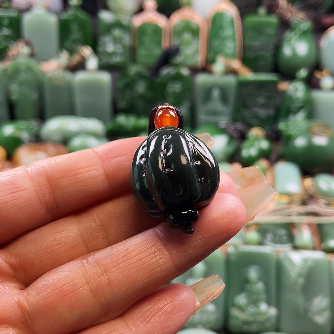 和田玉挂件未镶嵌好**莲