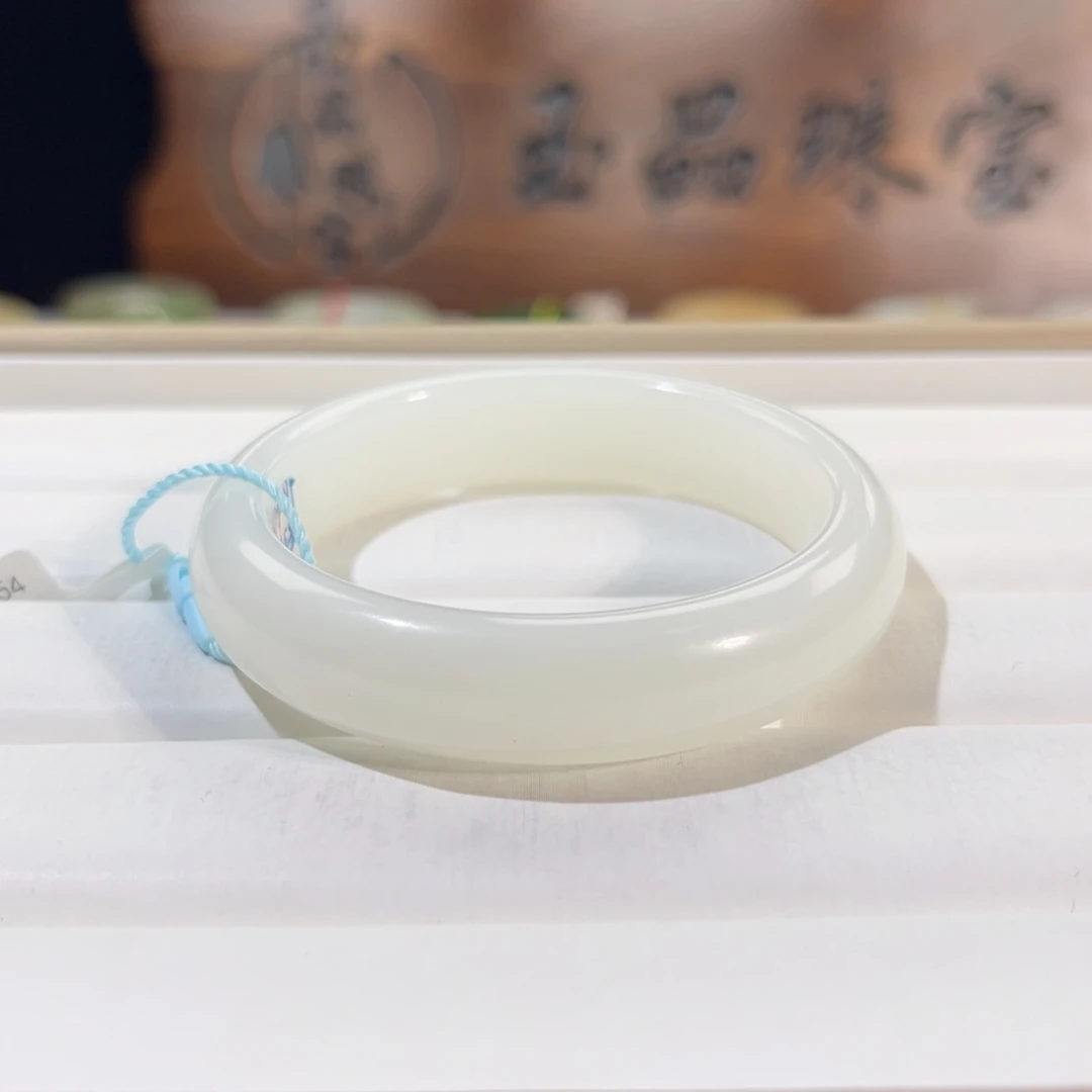 S***L和田玉未镶嵌手镯