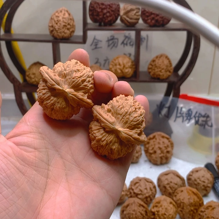 小****吊坠文玩核桃白狮子