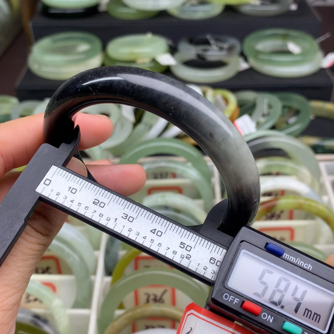 蛇纹石玉未镶嵌手镯331