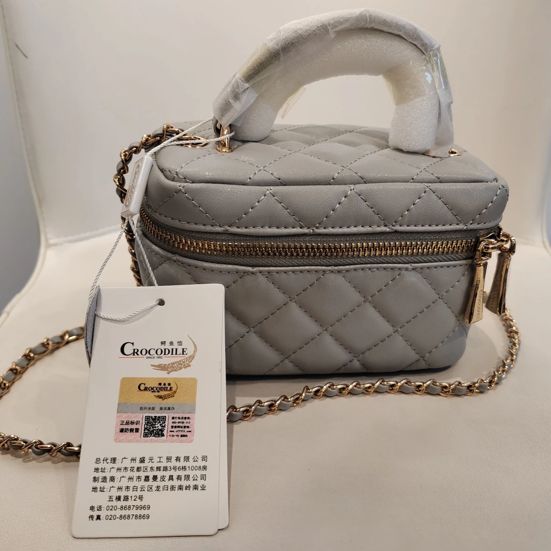 鳄鱼恤CB00096菱格纹化妆包女包