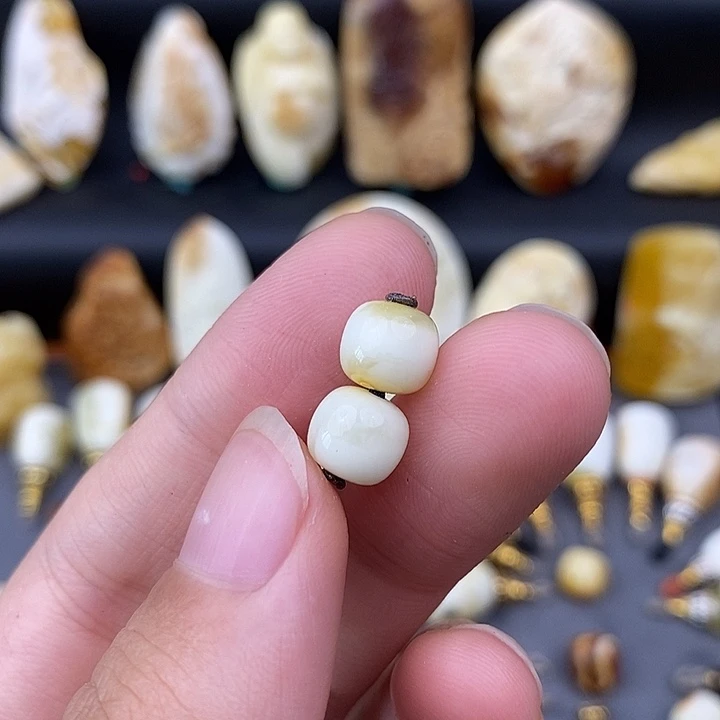 裸石琥珀未镶嵌8对珠c149