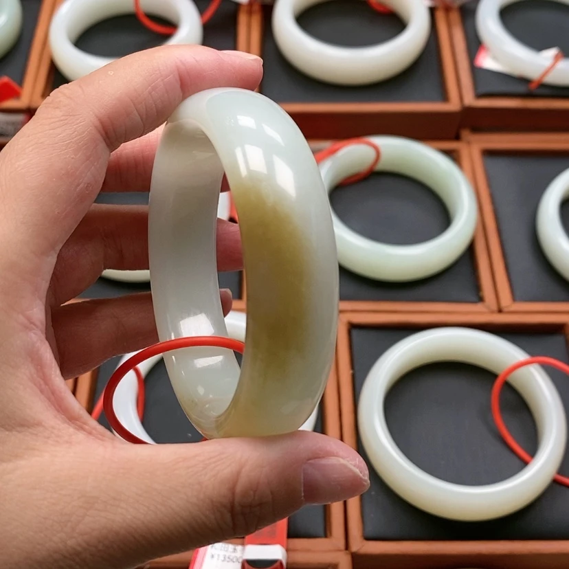【闪购商品】未镶嵌手镯和田玉