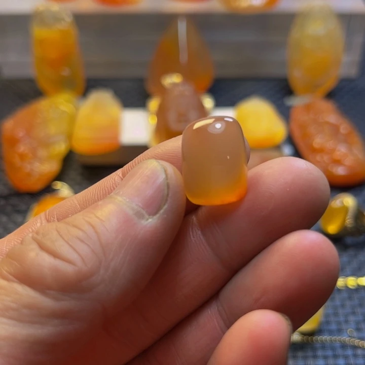 萱***萱石英质玉未镶嵌旦面