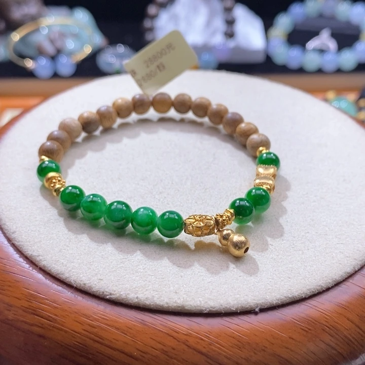 翡翠18K金镶嵌颈饰翡翠冰辣绿手串