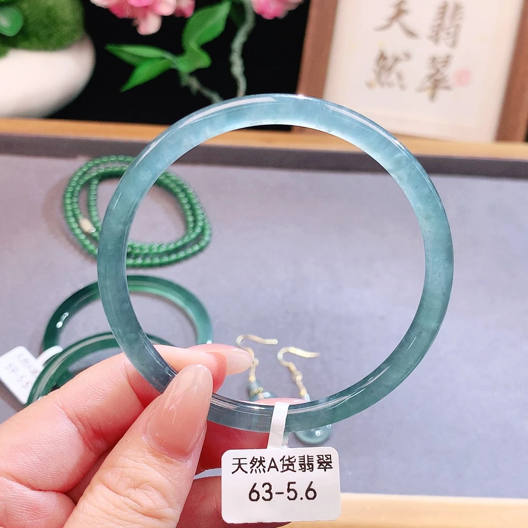 未镶嵌手镯（圆镯）翡翠