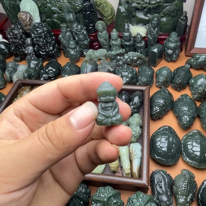 和田玉未镶嵌把件