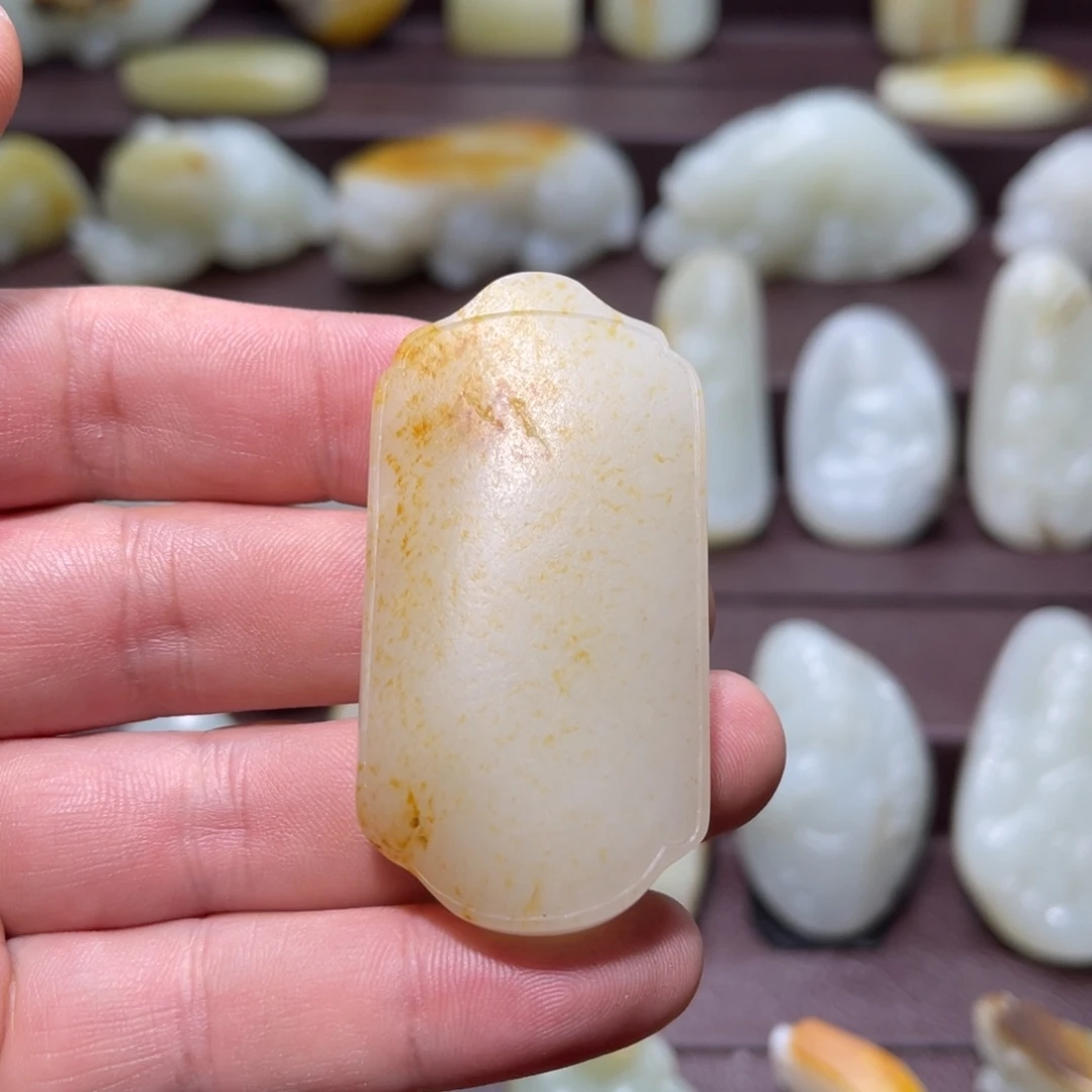 随***缘和田玉未镶嵌颈饰