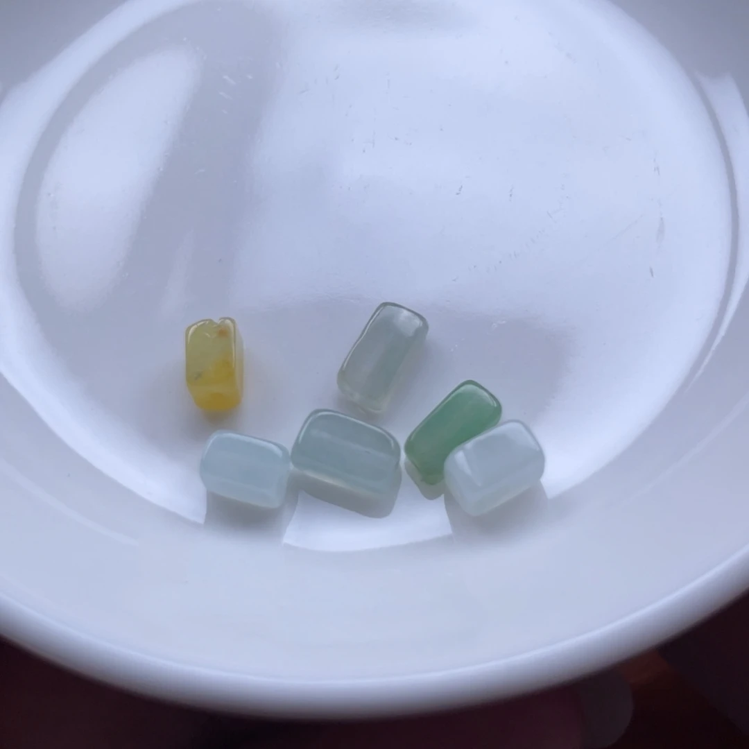 翡翠未镶嵌颈饰方糖珠子