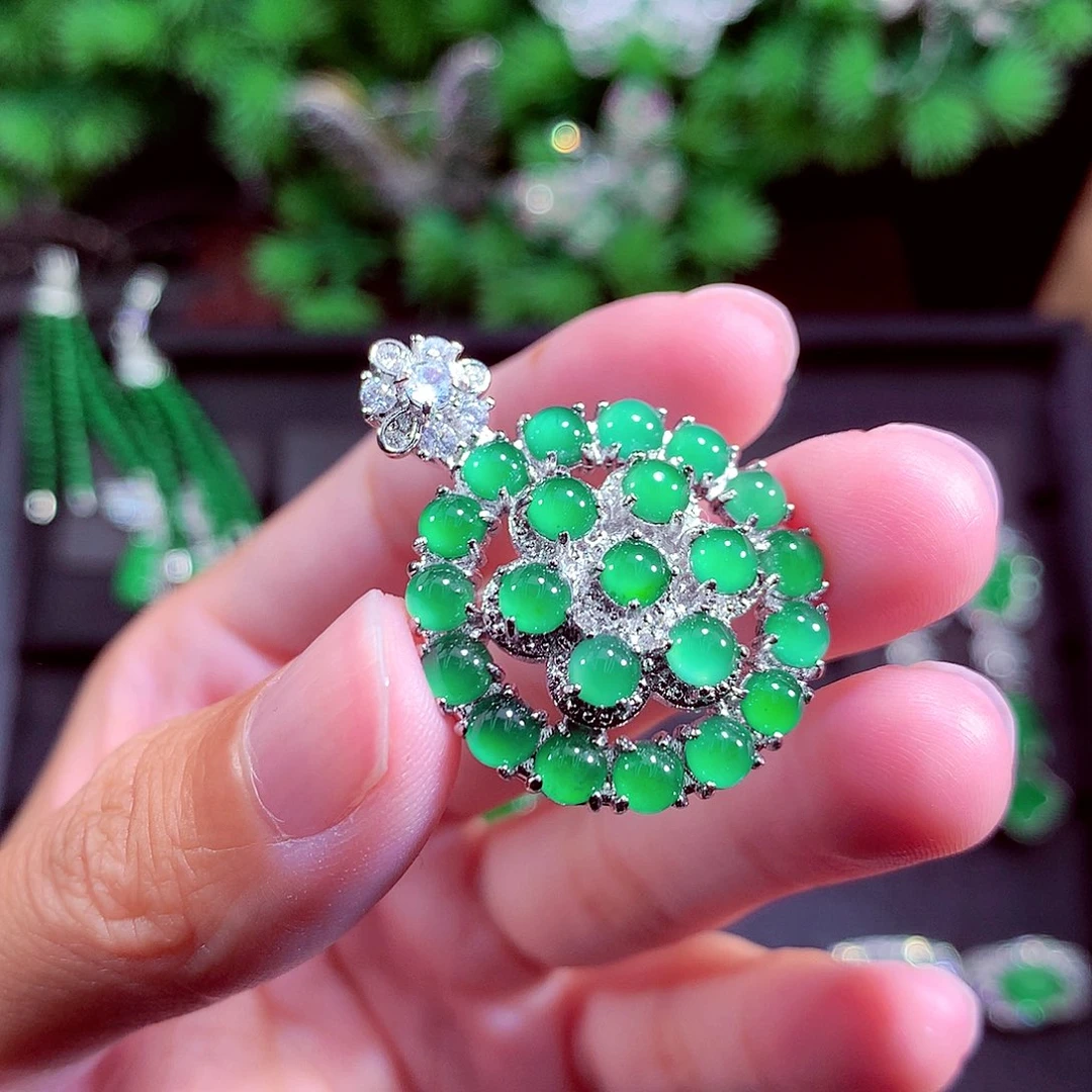 颈饰未镶嵌翡翠天然