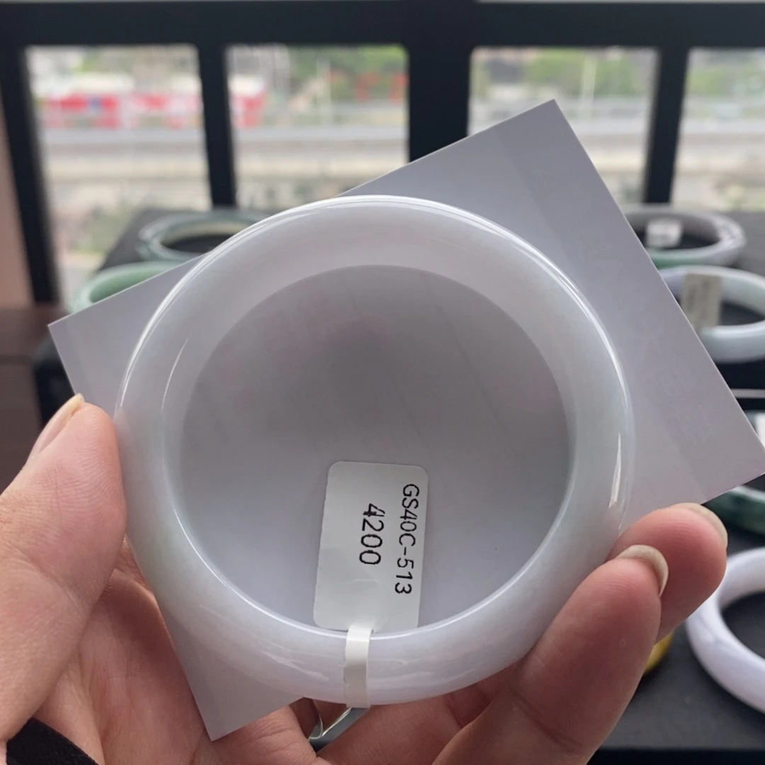 翡翠手镯未镶嵌翡翠手镯