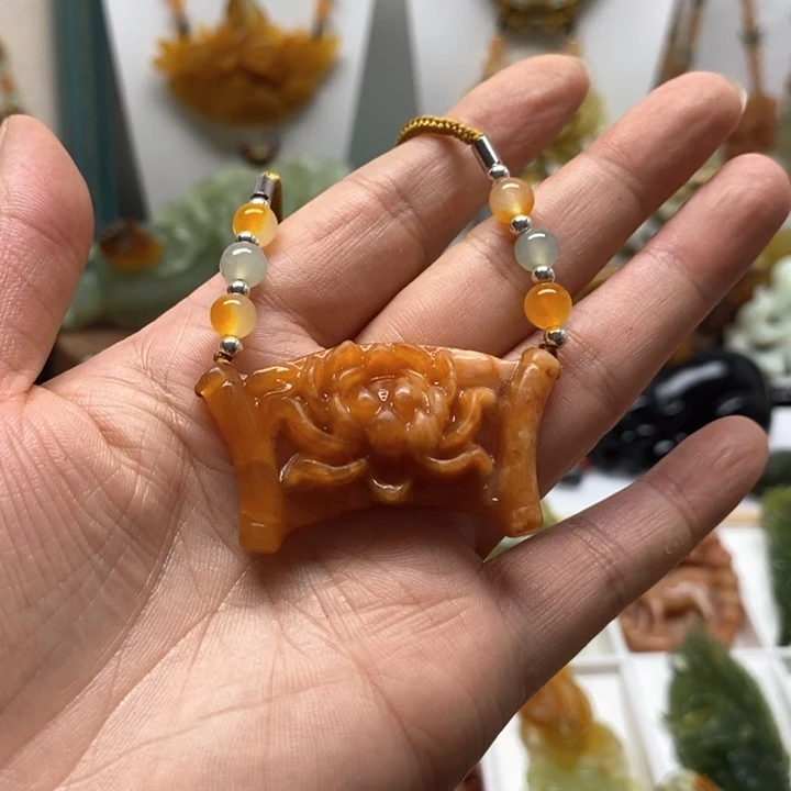 蛇纹石玉未镶嵌颈饰