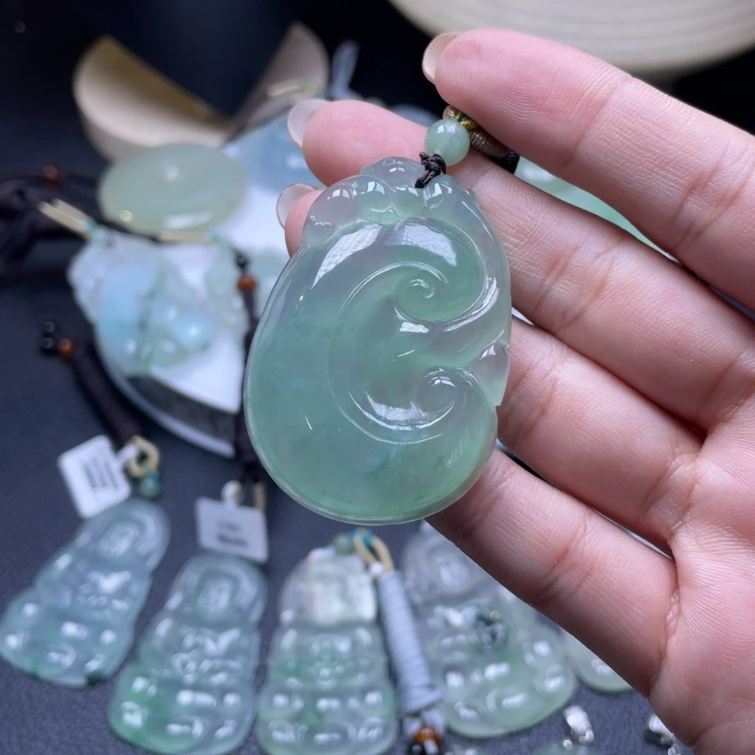 颈饰未镶嵌翡翠