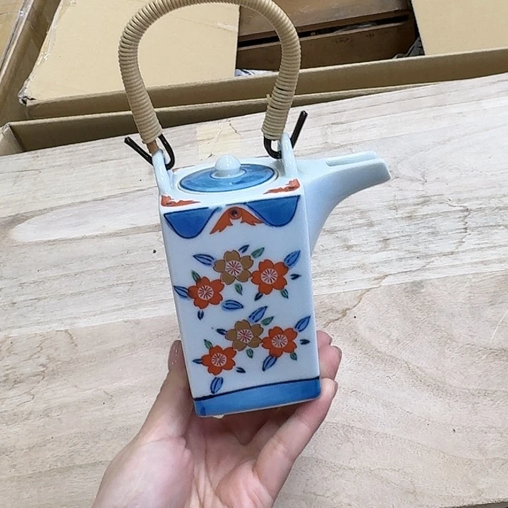 精品瓷器。