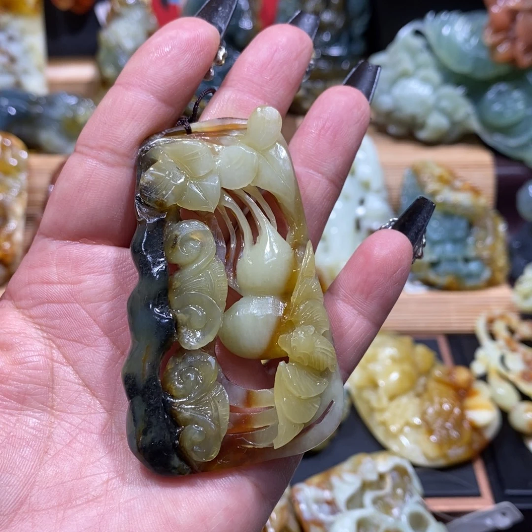 蛇纹石玉颈饰未镶嵌?***?