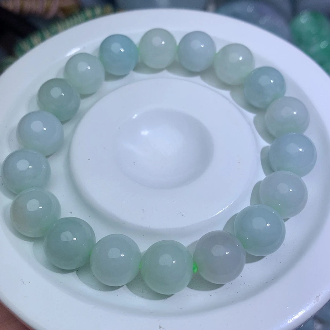 翡翠未镶嵌颈饰2643。