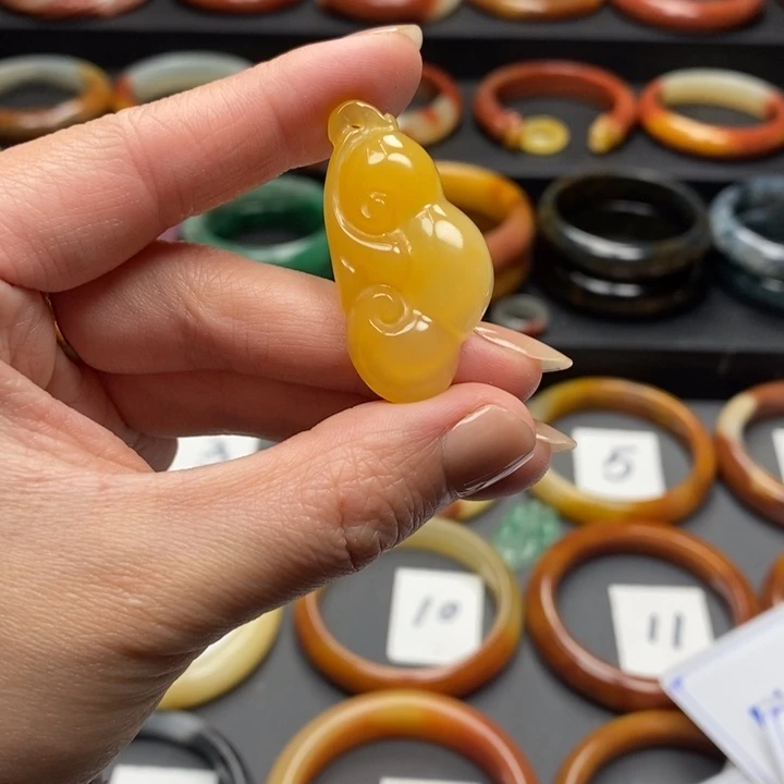 石英质玉（黄龙玉）吊坠未镶嵌