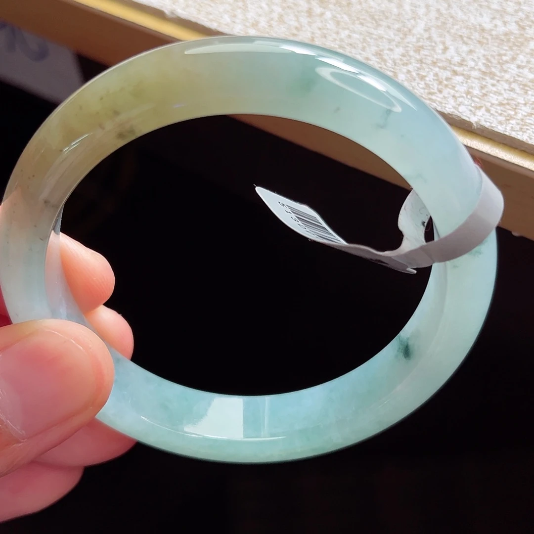 翡翠手镯未镶嵌手镯