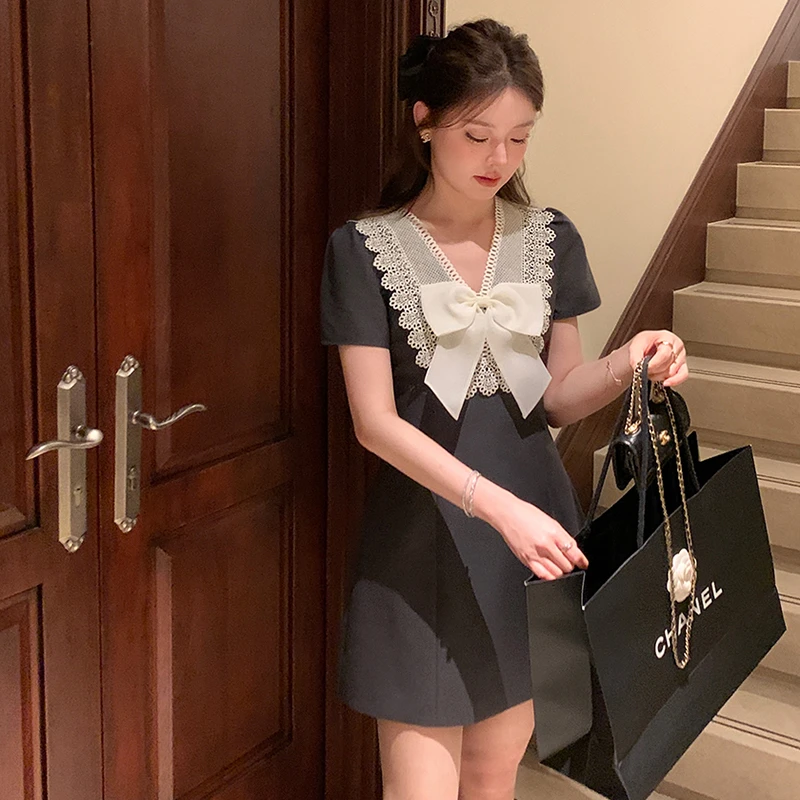 法式千金蝴蝶结蕾丝花边领连衣裙女气质灰色v领收腰A字短裙D1011
