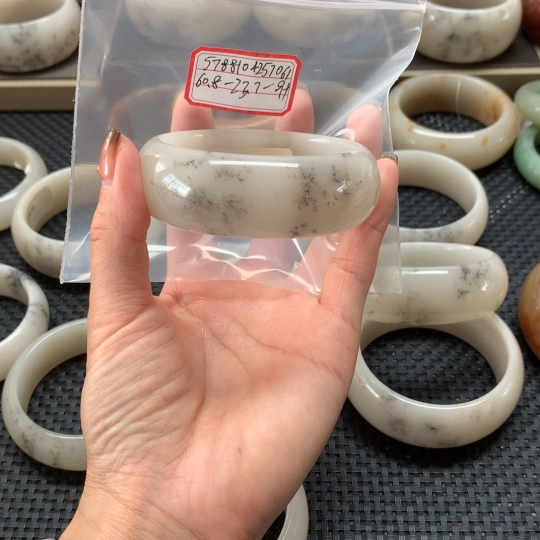 用***1石英岩玉未镶嵌手镯