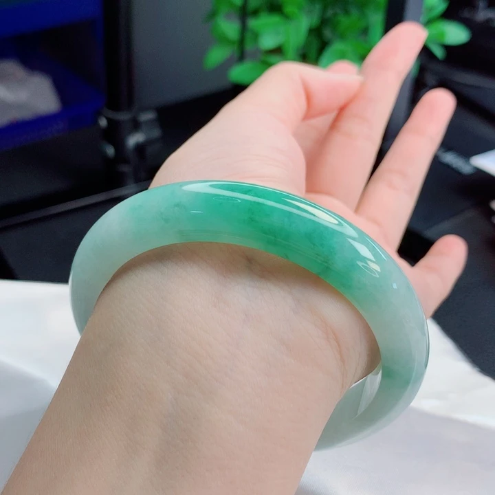 翡翠未镶嵌手镯63圈
