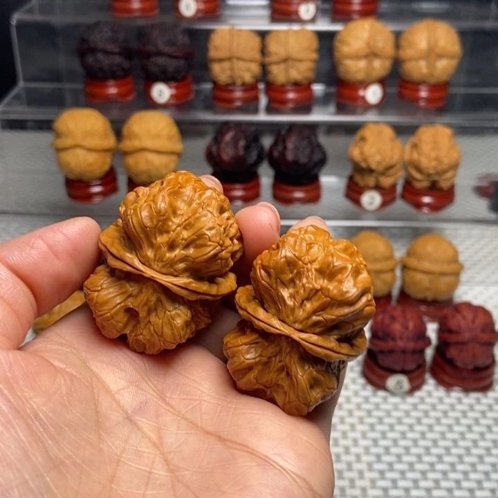 文玩核桃把件21盘石鬼脸