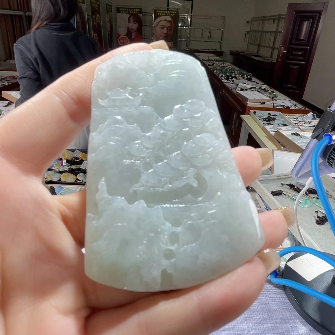 翡翠未镶嵌颈饰一