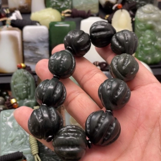 和田玉颈饰未镶嵌