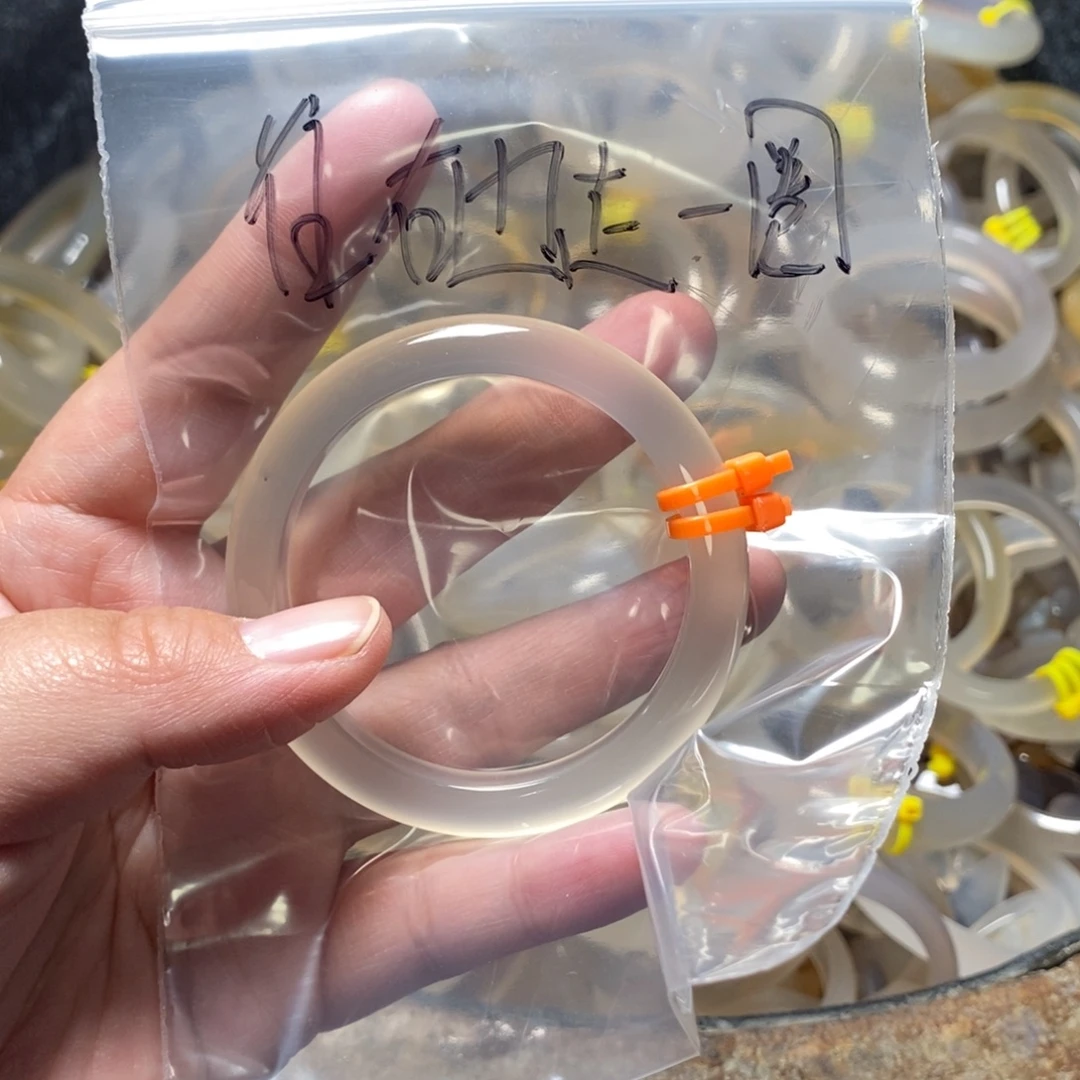 往***圈玛瑙/玉髓未镶嵌手镯