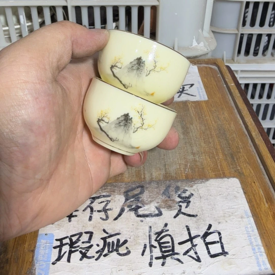 微瑕疵介意勿拍陶瓷器皿S208