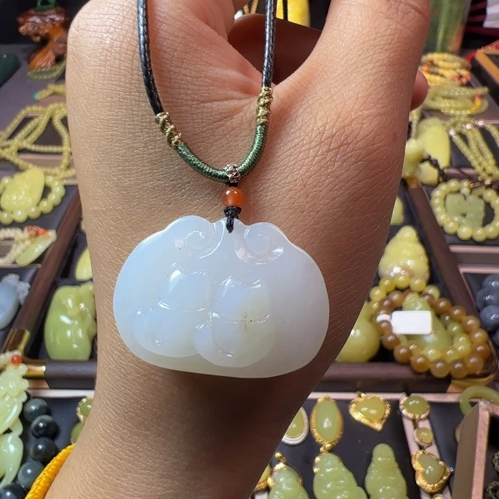 和田玉未镶嵌颈饰