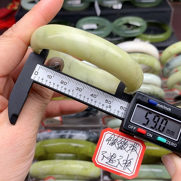 蛇纹石玉手镯未镶嵌176