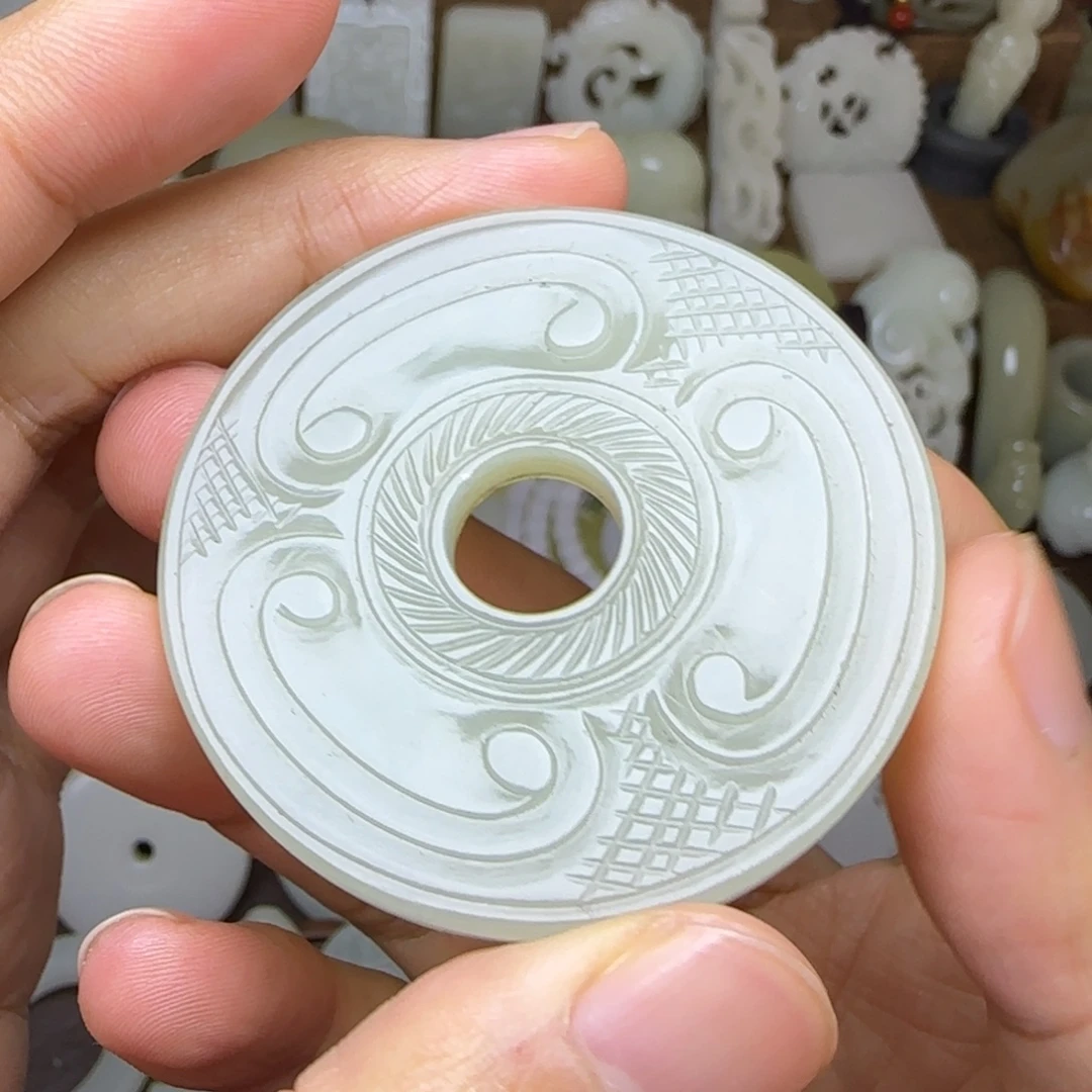和田玉未镶嵌挂件如意纹玉璧