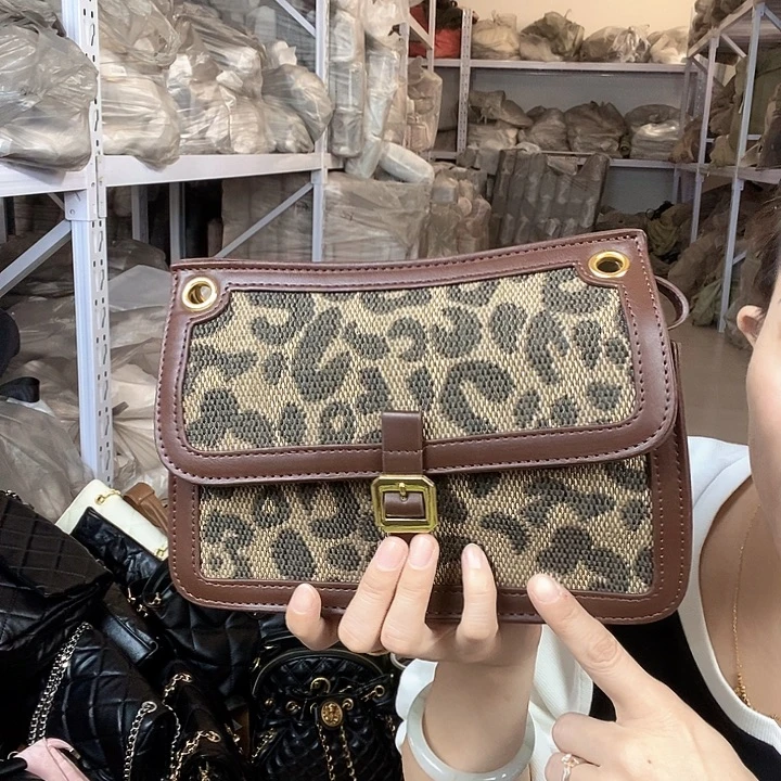 蚕丝小牛剖层皮革PU