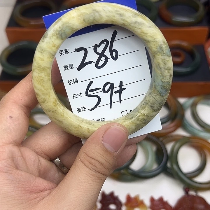 蛇纹石玉未镶嵌手镯