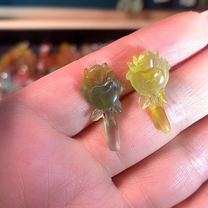 蛇纹石玉未镶嵌耳饰慧***花