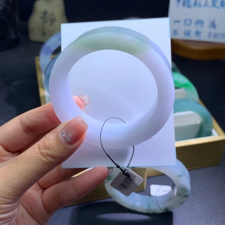 定制翡翠未镶嵌翡翠手镯