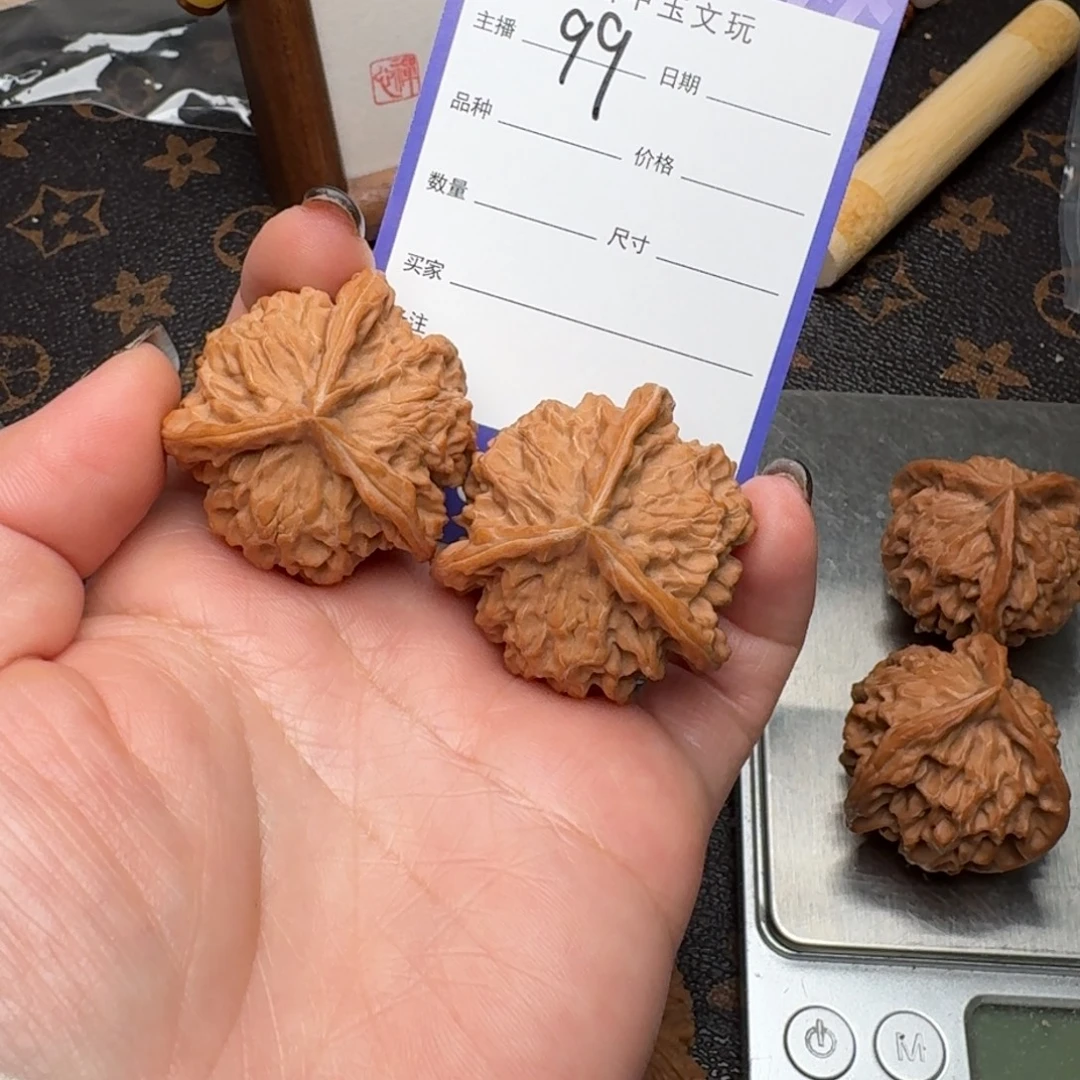 爱***缘把件文玩核桃36三棱99