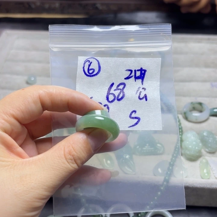 定制翡翠未镶嵌戒指