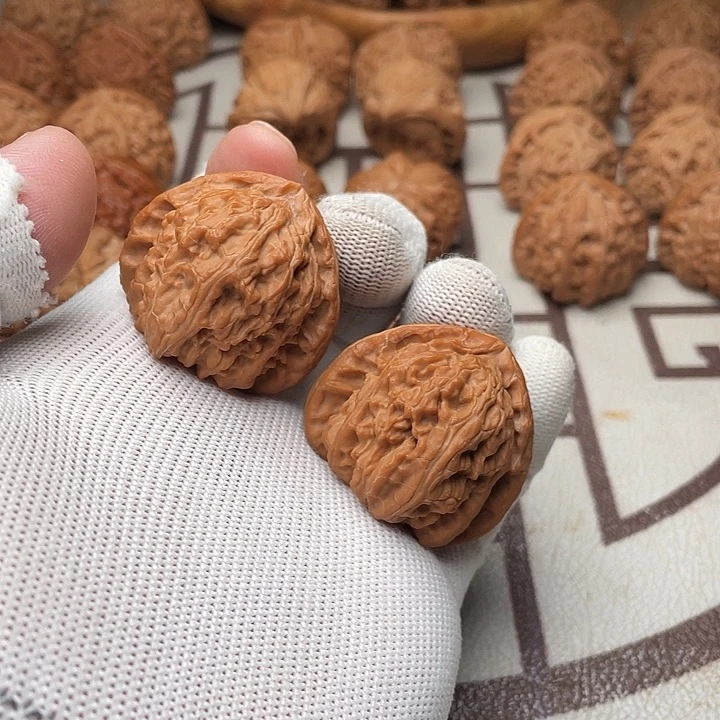 我***在把件文玩核桃三角白40