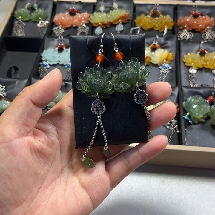 蛇纹石玉合金耳饰