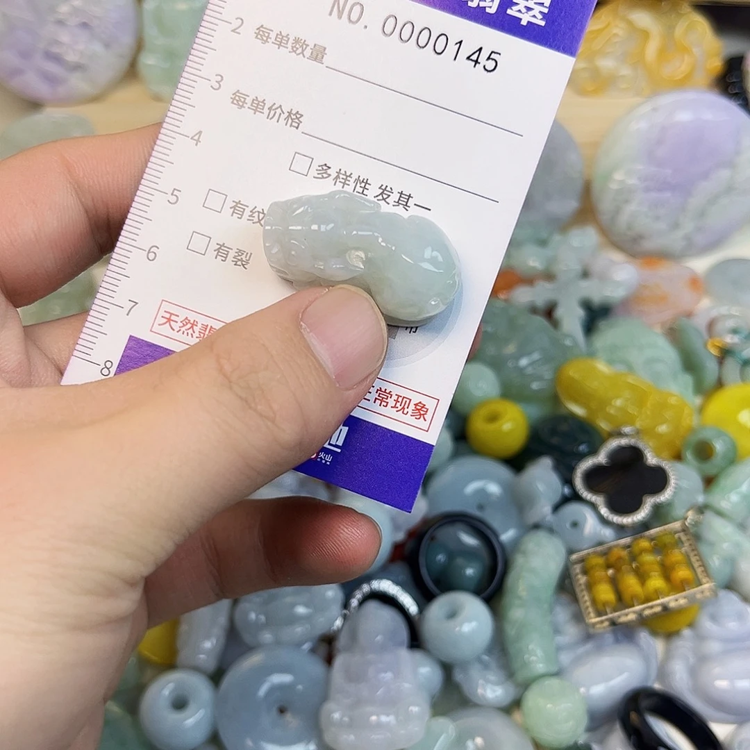 翡翠未镶嵌颈饰hhh