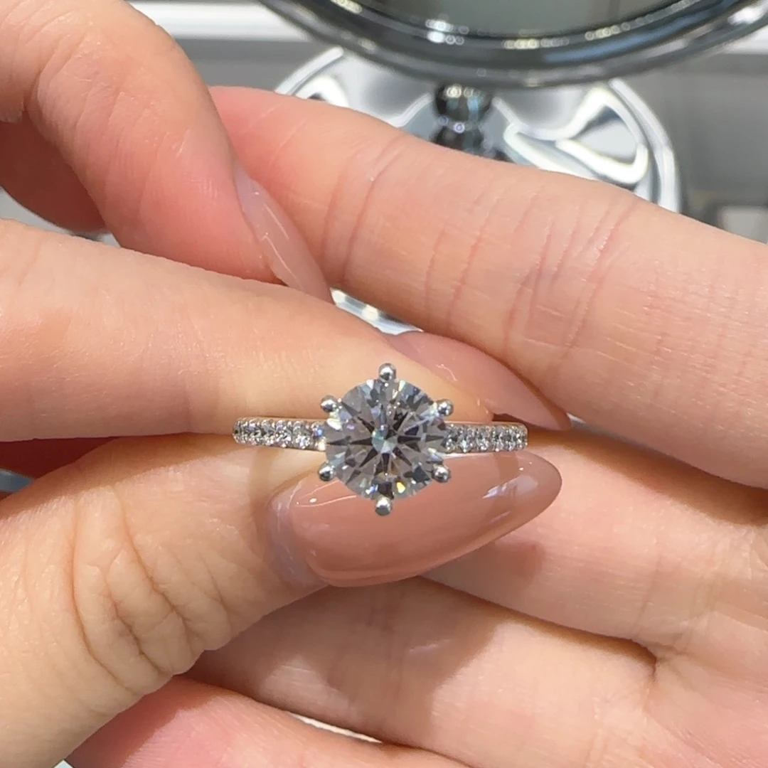 铂Pt950镶嵌实验室培育钻石1卡星光白月光