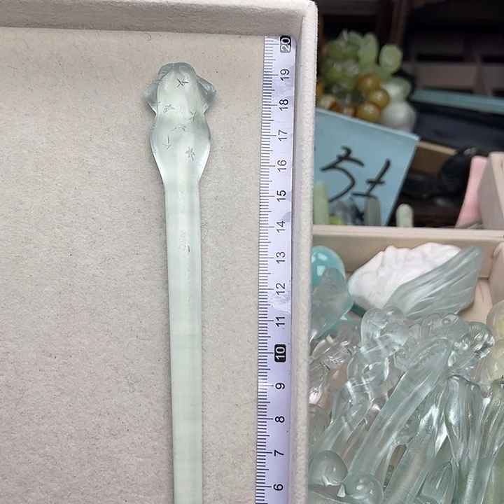 蛇纹石玉未镶嵌发簪旗袍