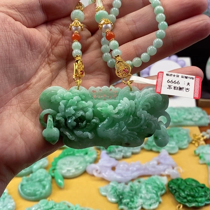 翡翠颈饰未镶嵌翡翠吊坠挂件