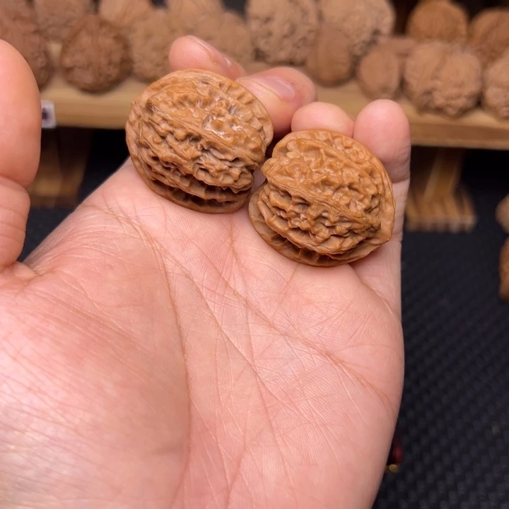 文玩核桃吊坠苹果园